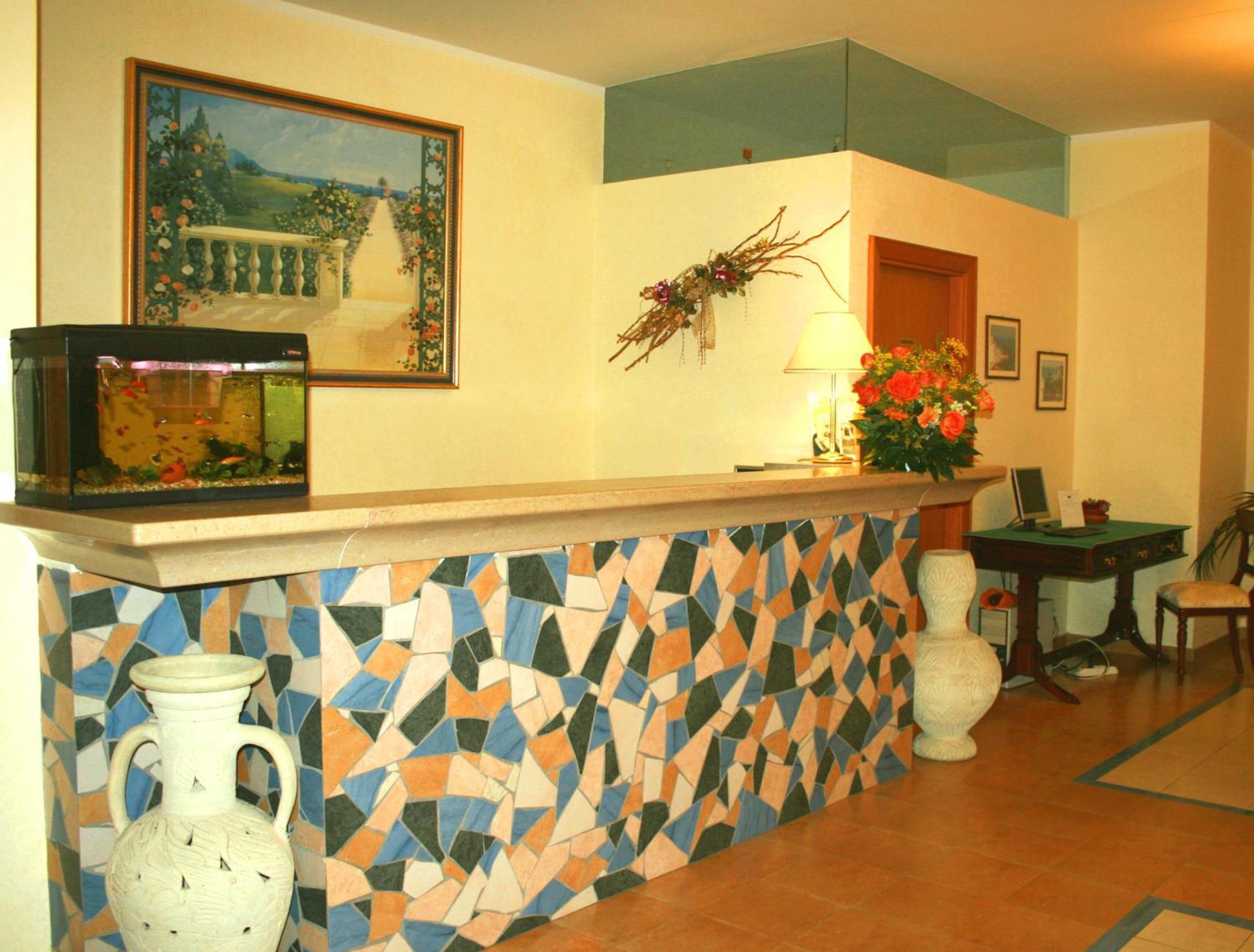 Park Hotel Villa Americana Rodi Garganico Bagian luar foto