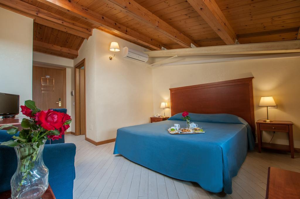 Park Hotel Villa Americana Rodi Garganico Bagian luar foto