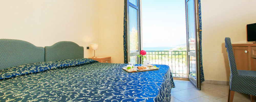 Park Hotel Villa Americana Rodi Garganico Bagian luar foto