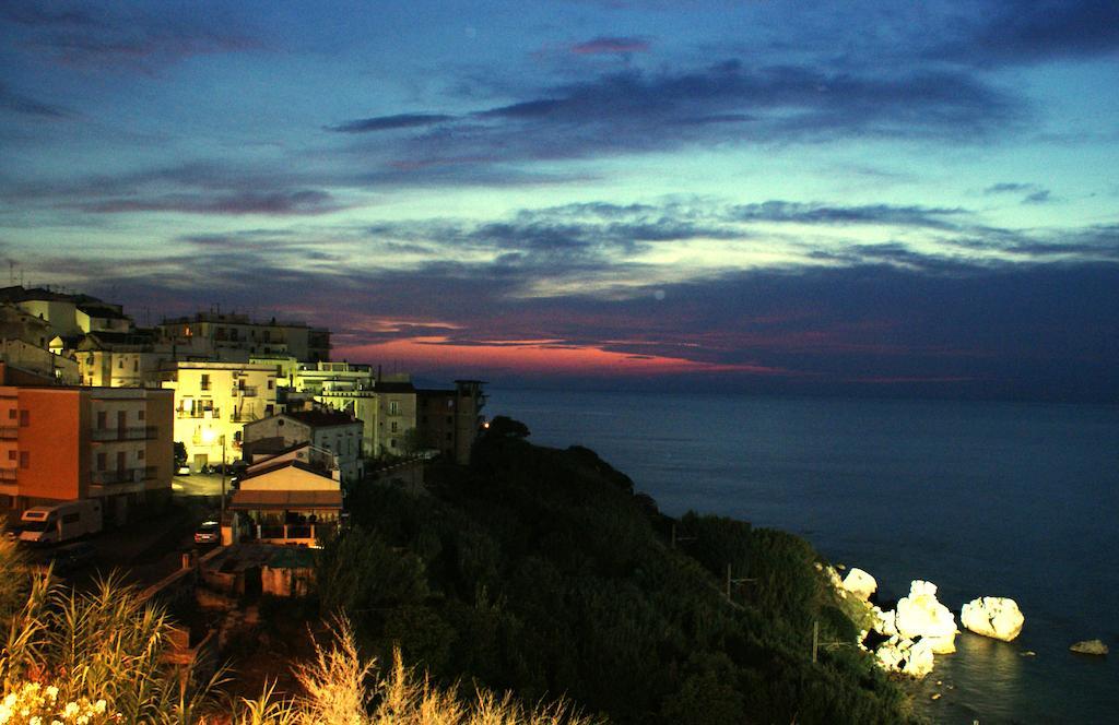 Park Hotel Villa Americana Rodi Garganico Bagian luar foto